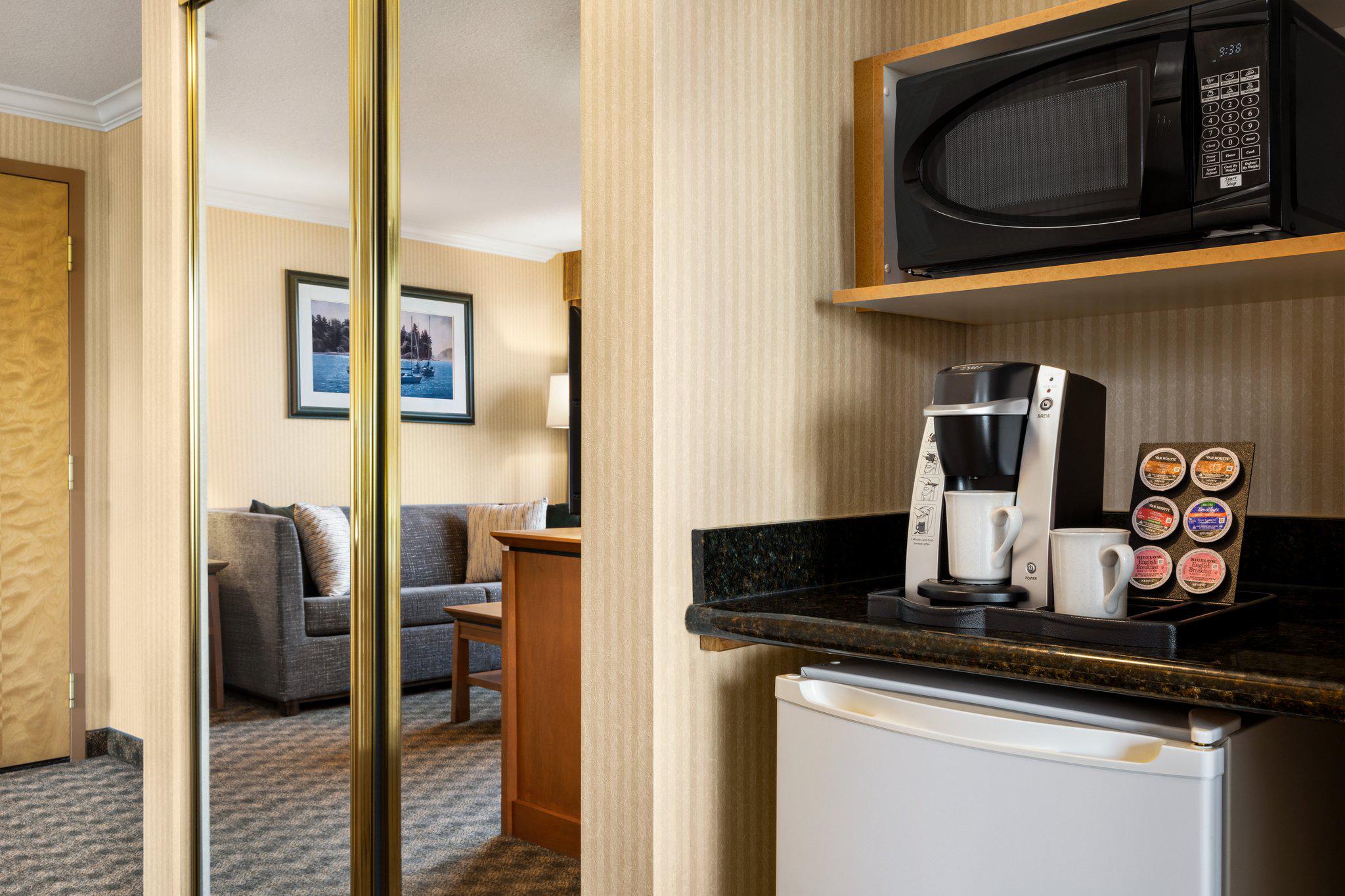 Images Holiday Inn & Suites North Vancouver, an IHG Hotel