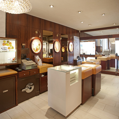 Saner Uhren & BijouterieSaner Bijouterie – Eheringe & Verlobungsringe • Uhren • Juwelier Bremgarten Aargau, Marktgasse 31 in Bremgarten