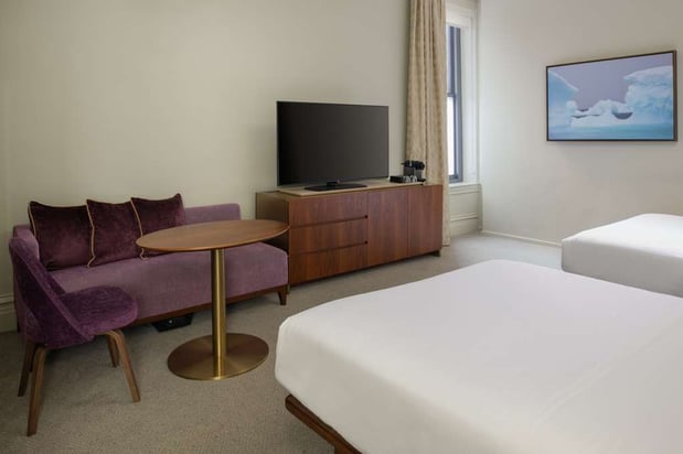 Images Hotel Savoy Kansas City, Tapestry Collection by Hilton