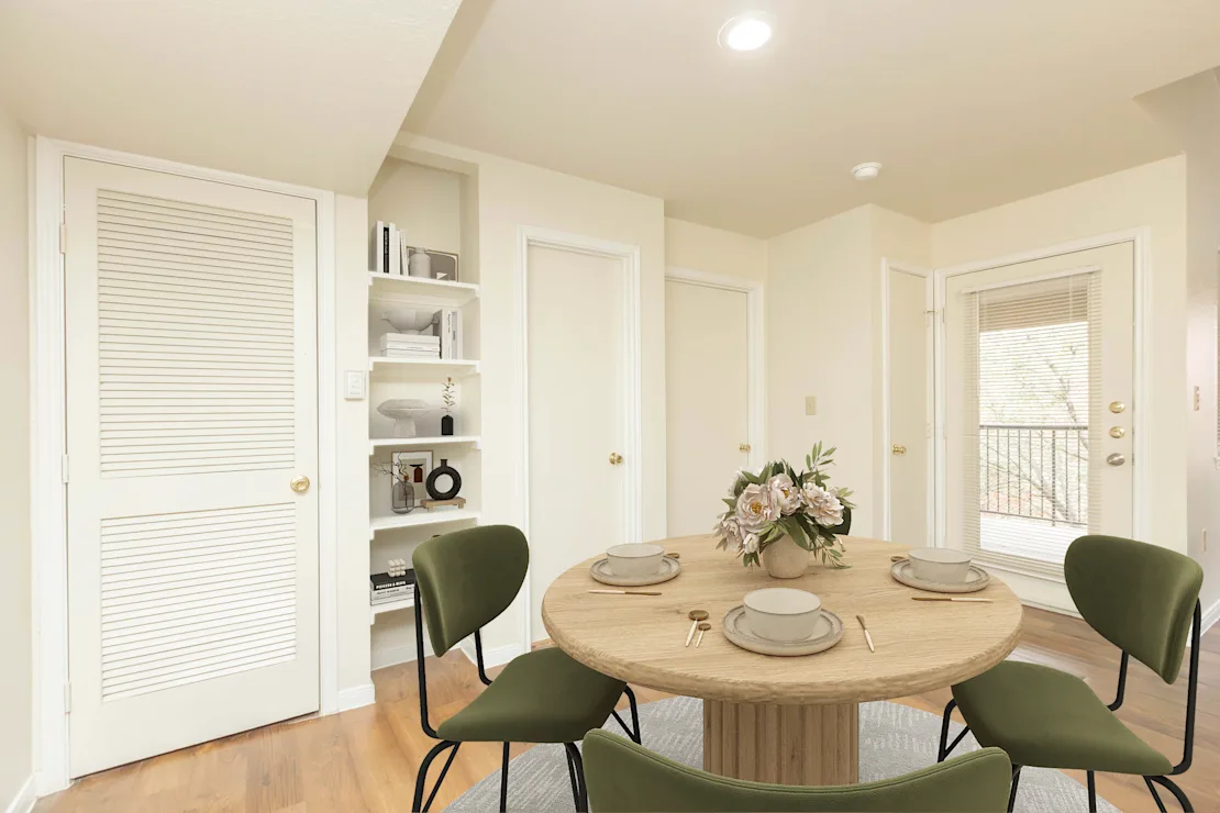 dining room with a round table at Crosspoint Oaks at Boerne, Boerne, 78006