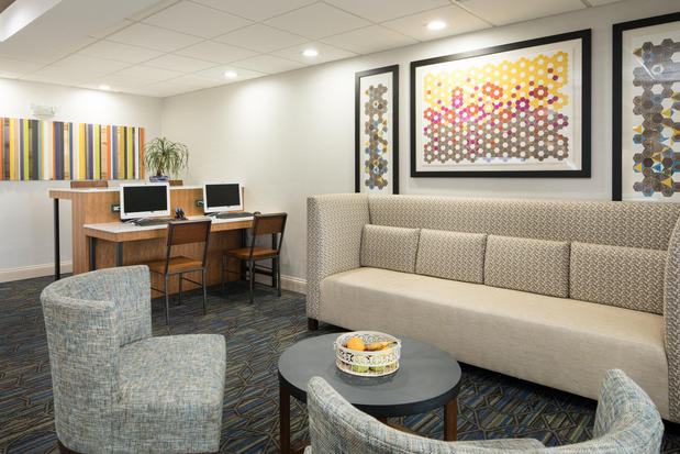 Images Holiday Inn Express Louisville Northeast by IHG