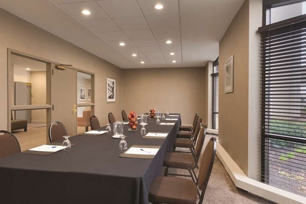 Images Embassy Suites by Hilton Milwaukee Brookfield