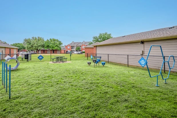 Images Champion Lake Apartment Homes
