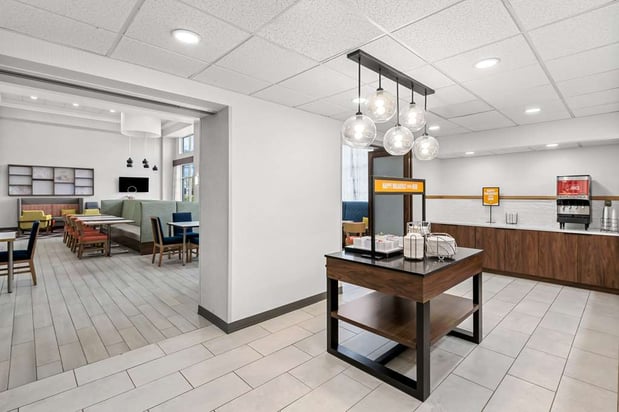 Images Hampton Inn & Suites Charlotte-Airport