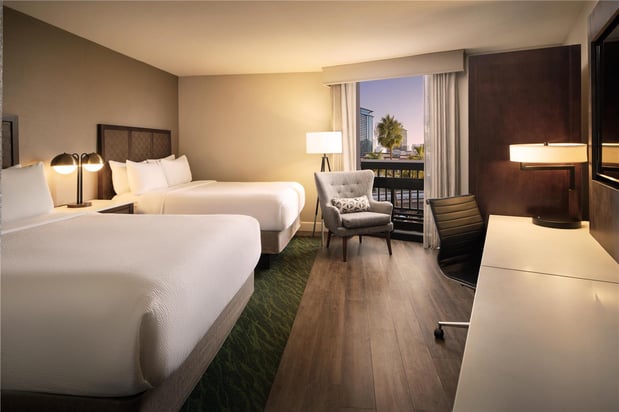 Images The DEXTRO Little Italy, BW Premier Collection