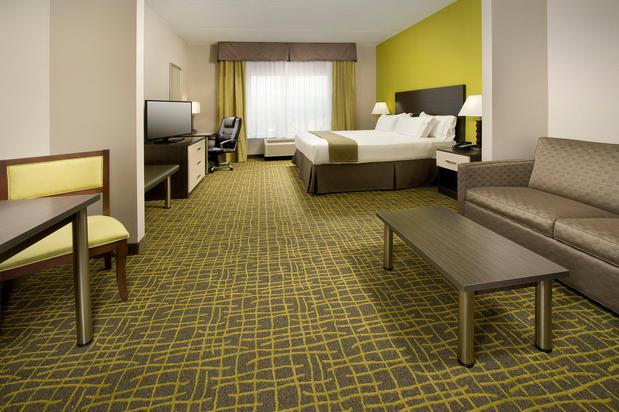 Images Holiday Inn Express & Suites Caryville, an IHG Hotel
