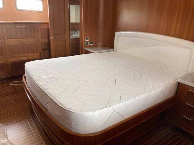 Images Zeno Mattress and Marine Bedding