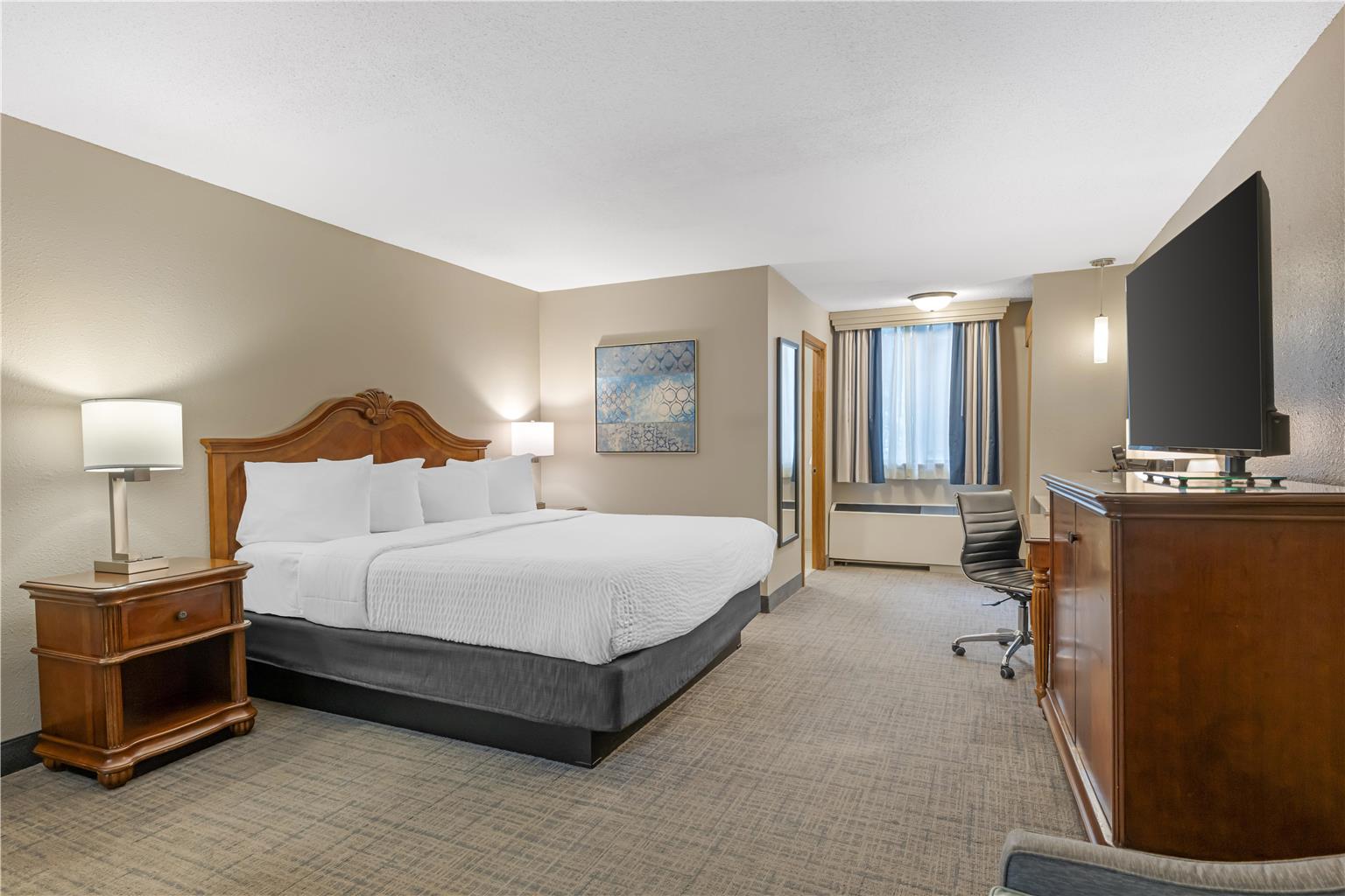 King First Floor Poolside Room