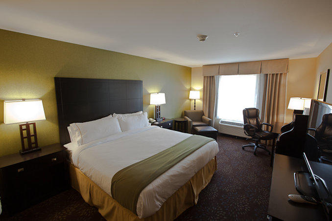 Images Holiday Inn Express & Suites Detroit North - Troy, an IHG Hotel