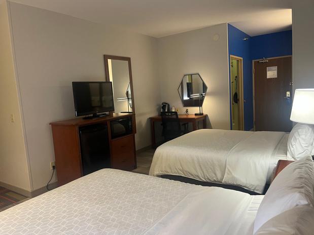 Images Holiday Inn Express & Suites Sioux Falls at Empire Mall, an IHG Hotel