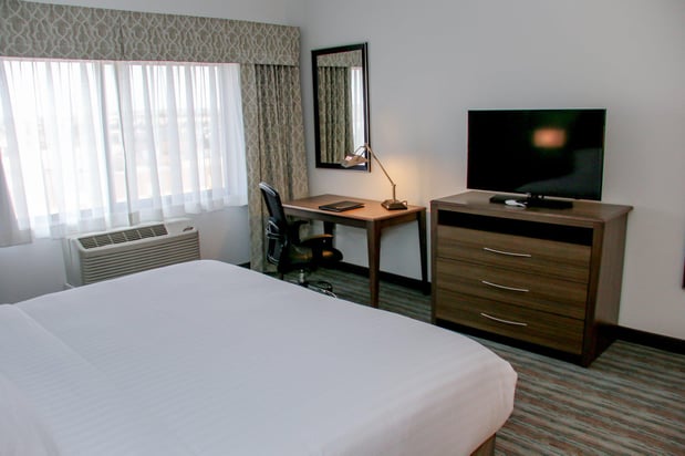 Images Holiday Inn & Suites Denver Tech Center-Centennial by IHG