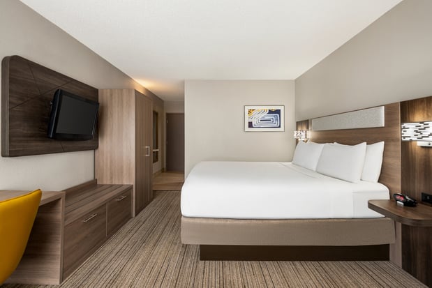 Images Holiday Inn Express & Suites Fredericksburg by IHG