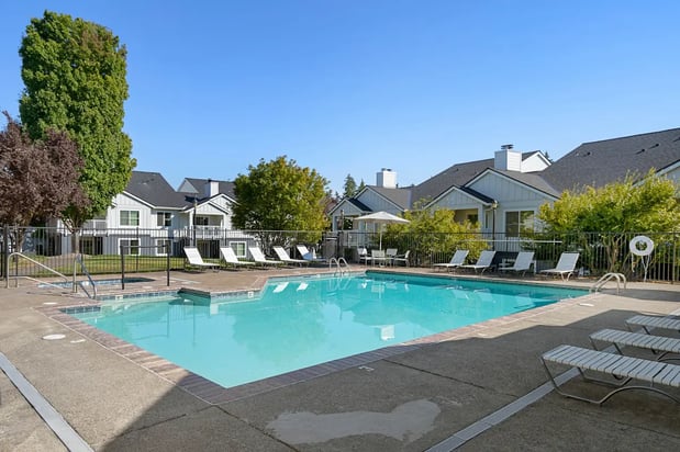 Images Summer Creek Apartments