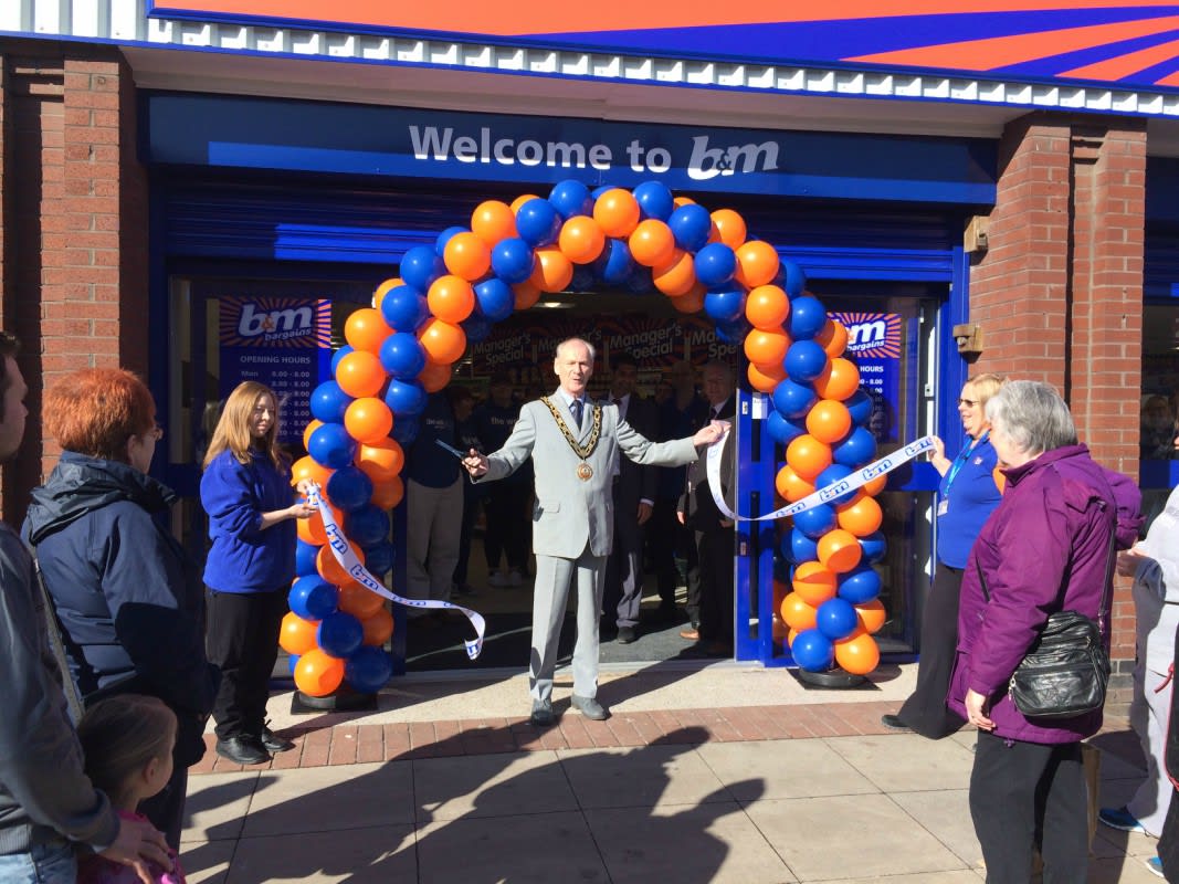 Mayor Denton Jones opened B&M's newest Bargains Store in Normanton, along with local charity “The Well Project” group. Michelle Newton accepted £250 worth of B&M vouchers on behalf of the charity, as a thank you for opening the store.