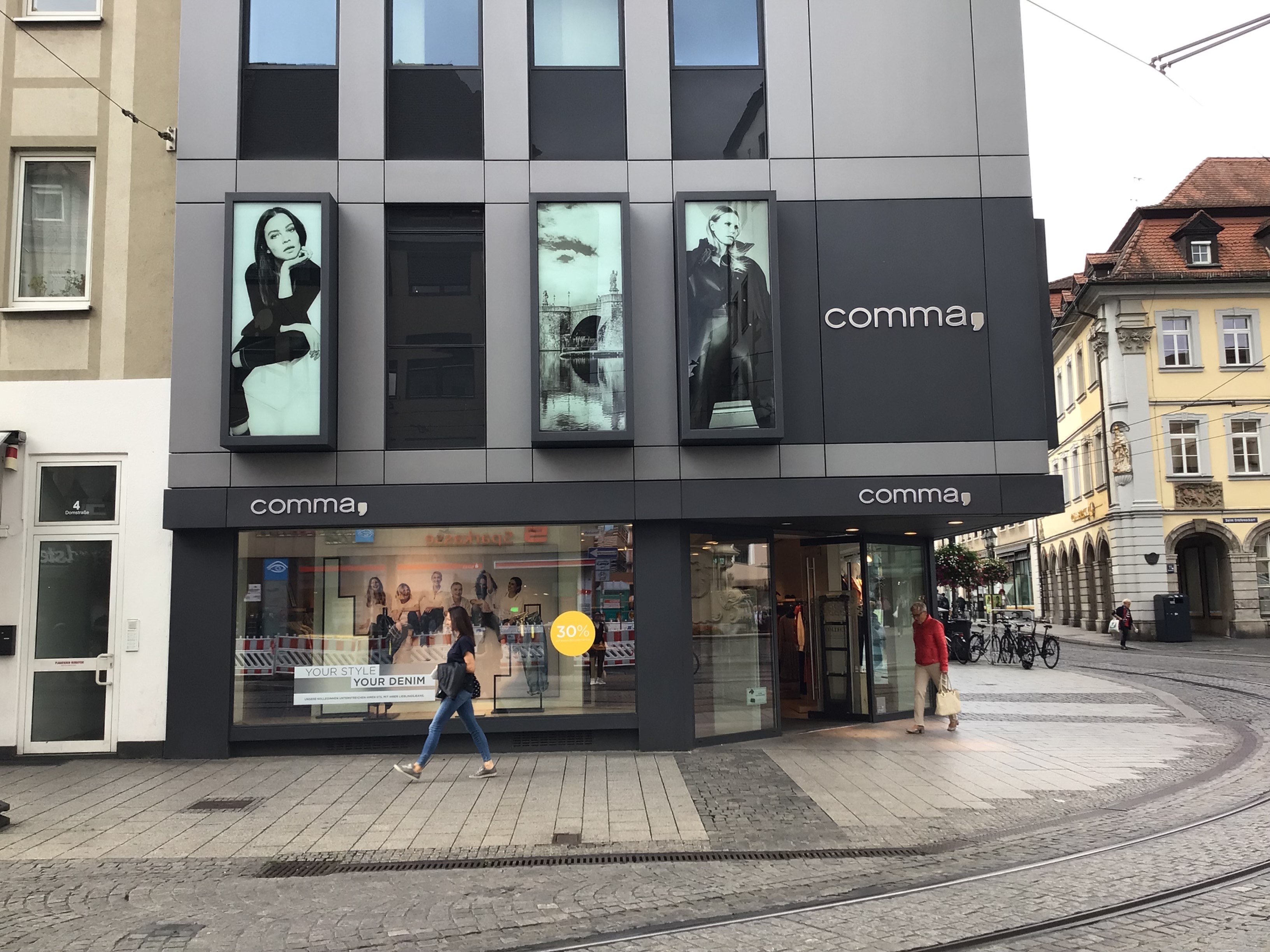 comma, Domstraße 2 in Würzburg