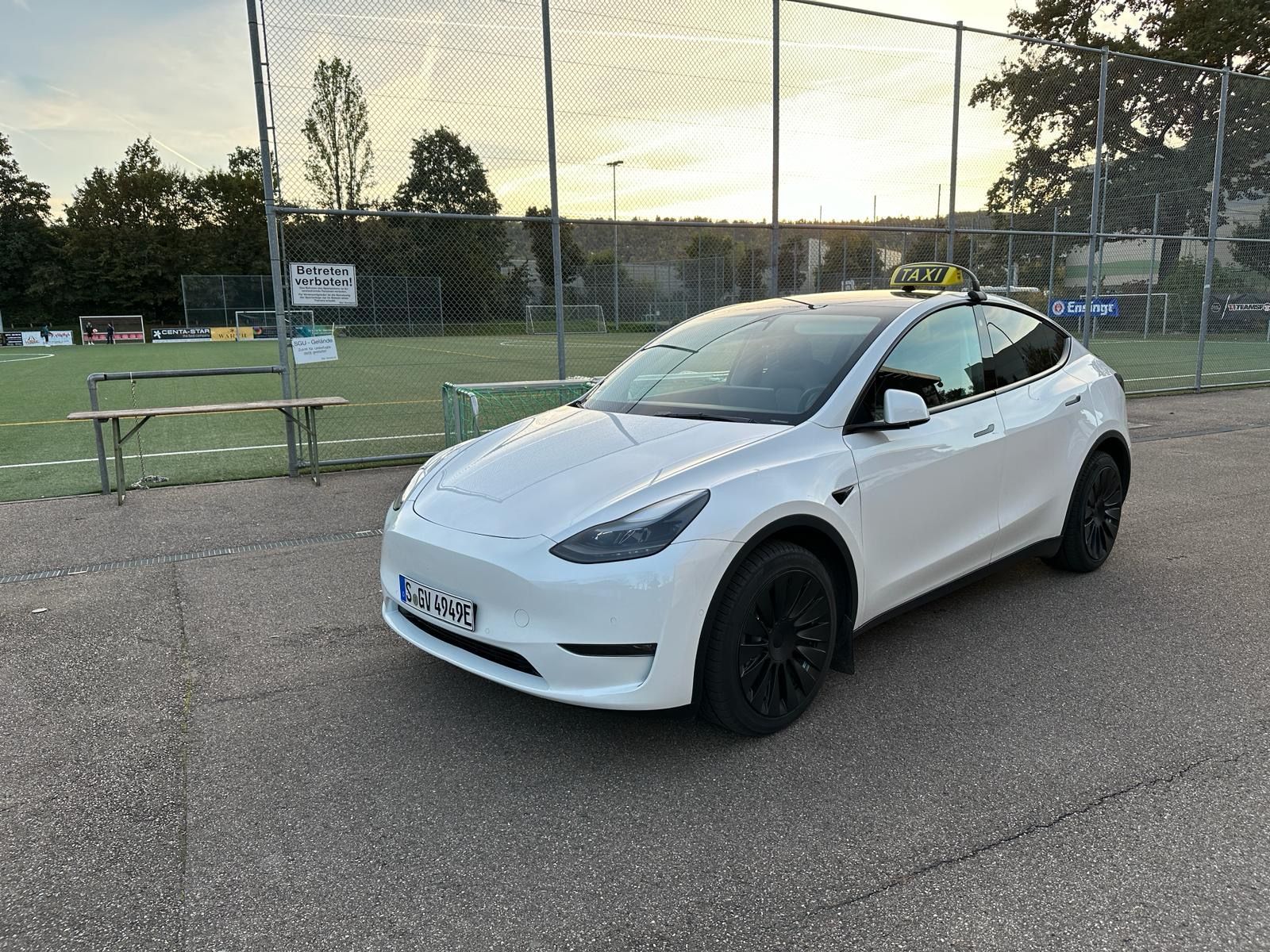 Taxi Tesla Stuttgart || Taxiunternehmen Gökhan Özmen | Whatsapp 7/24, Augsburger Straße 637 in Stuttgart