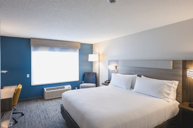 Images Holiday Inn Express & Suites Marquette by IHG