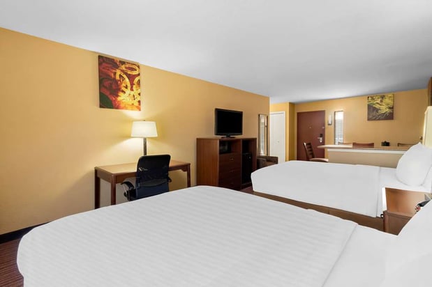 Images SureStay Plus by Best Western San Antonio Fiesta Inn