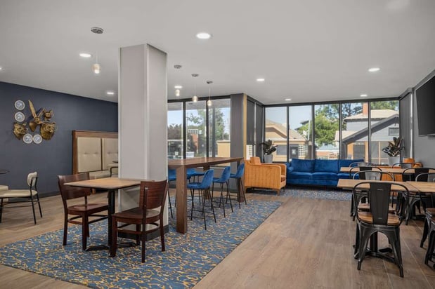 Images Hotel Westport Kansas City, Tapestry Collection by Hilton