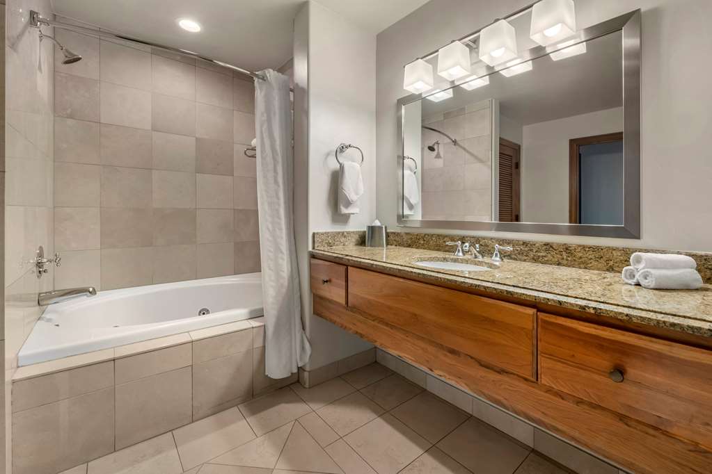 Guest room bath