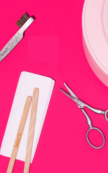 Images Benefit BrowBar Depilación de Cejas