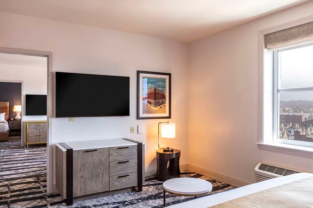 Images The Yorktowne Hotel, Tapestry Collection by Hilton