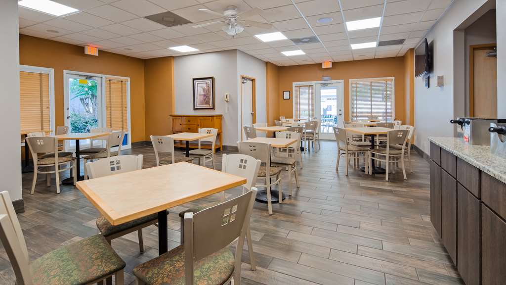 Breakfast Seating 