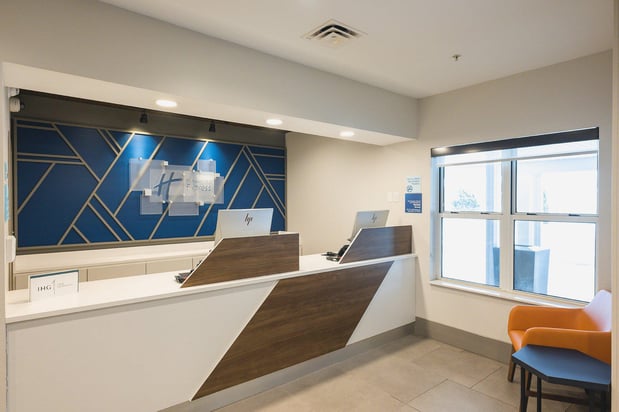Images Holiday Inn Express & Suites Marquette by IHG