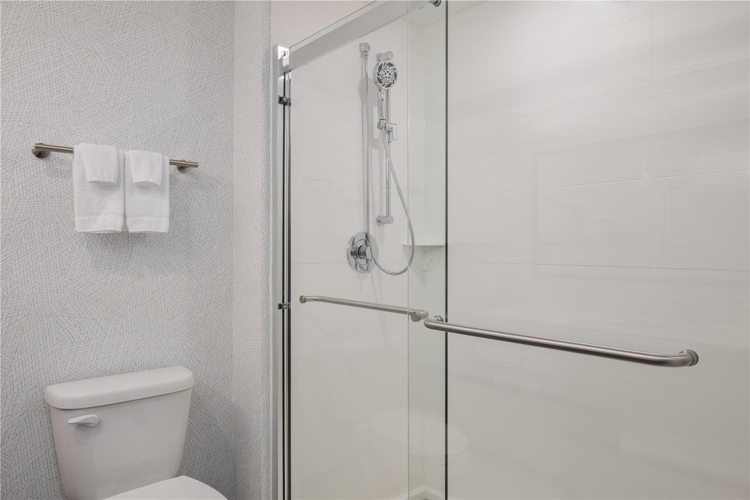 Guest room bath