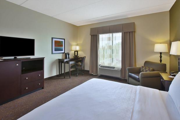 Images Holiday Inn Express & Suites Geneva Finger Lakes, an IHG Hotel