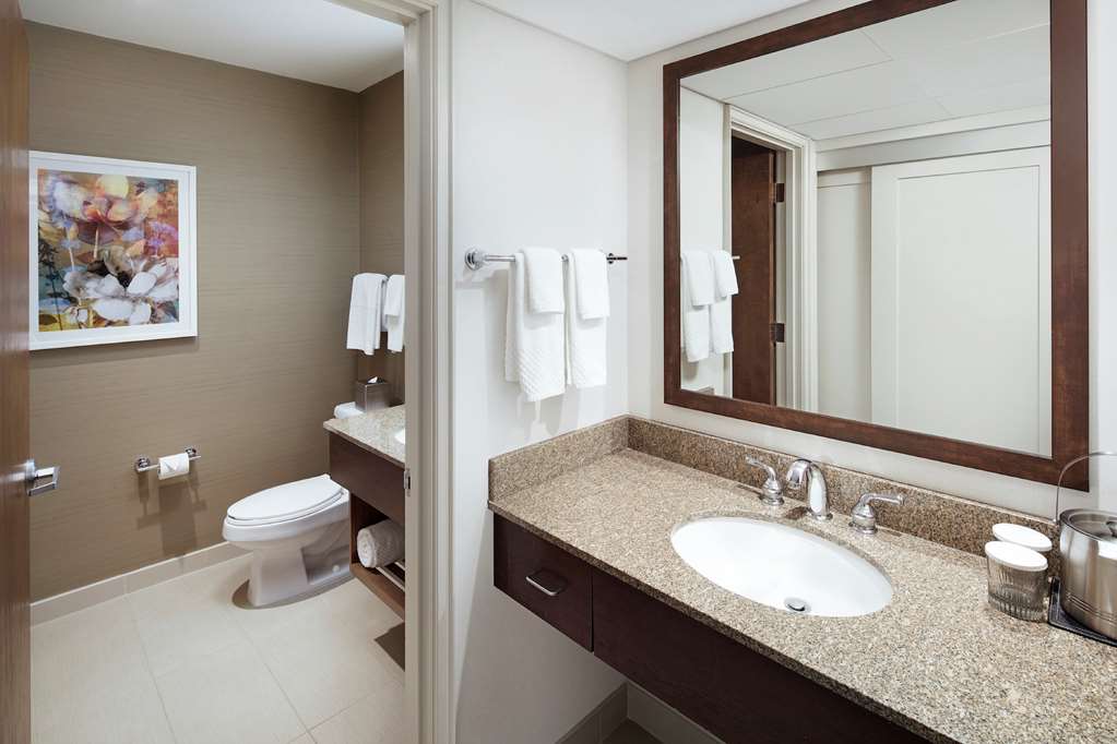 Guest room bath