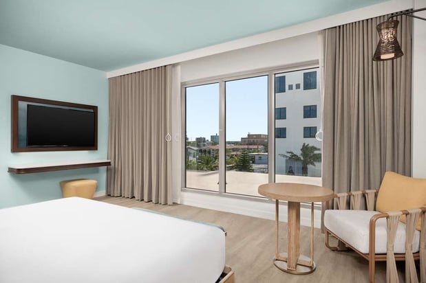 Images The Hiatus Clearwater Beach, Curio Collection by Hilton