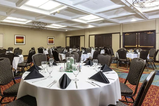 Images Embassy Suites by Hilton Kansas City Plaza