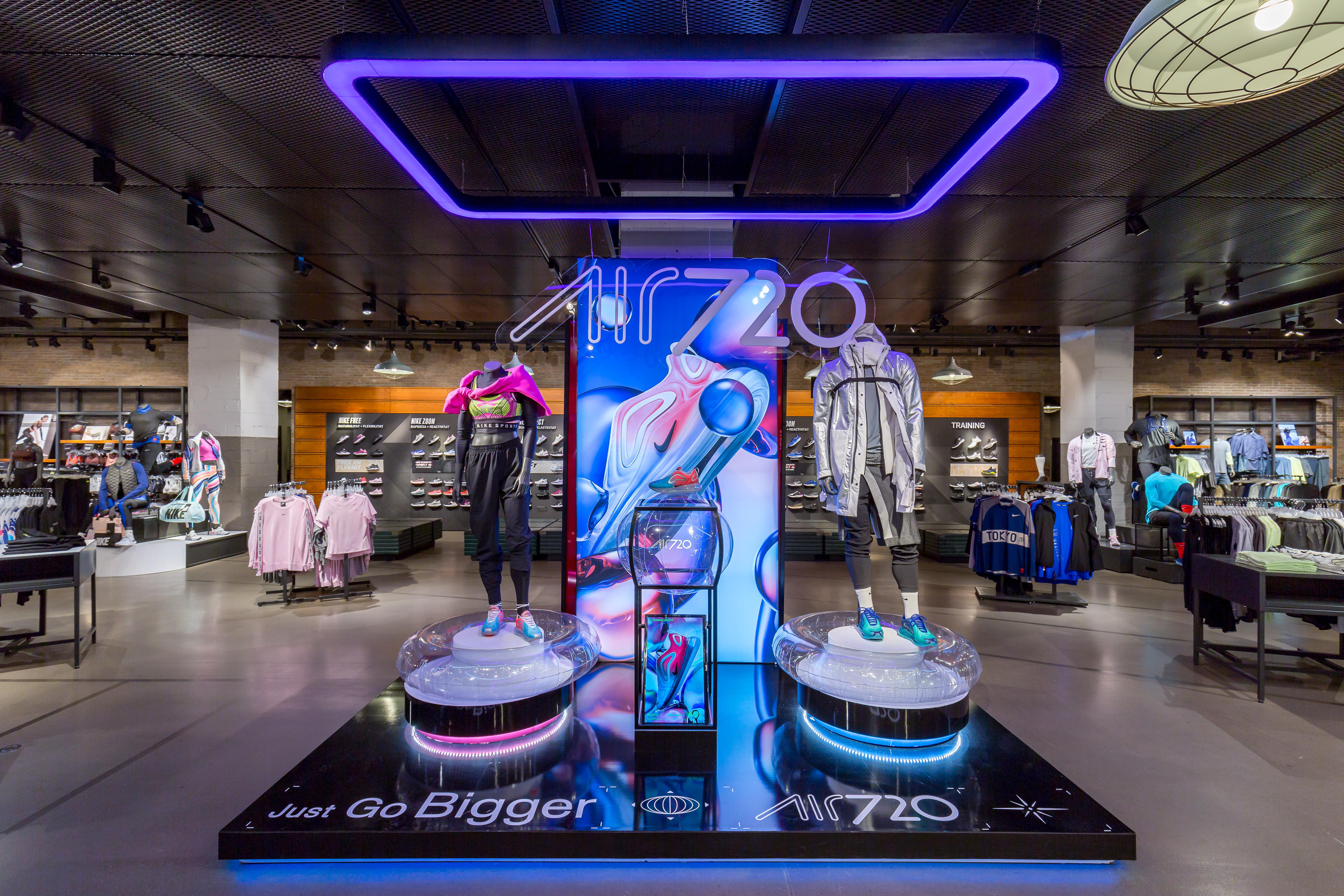 Resultat d'imatges de Nike store portal de l'angel