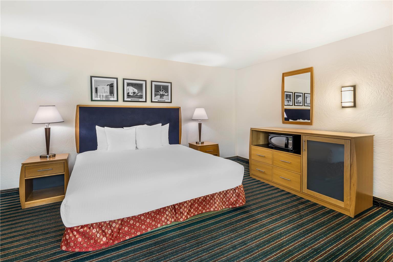 King - Pool View Patio