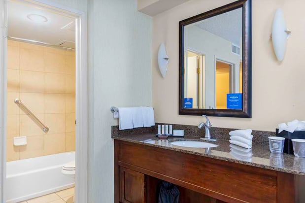 Images Embassy Suites by Hilton Kansas City Plaza