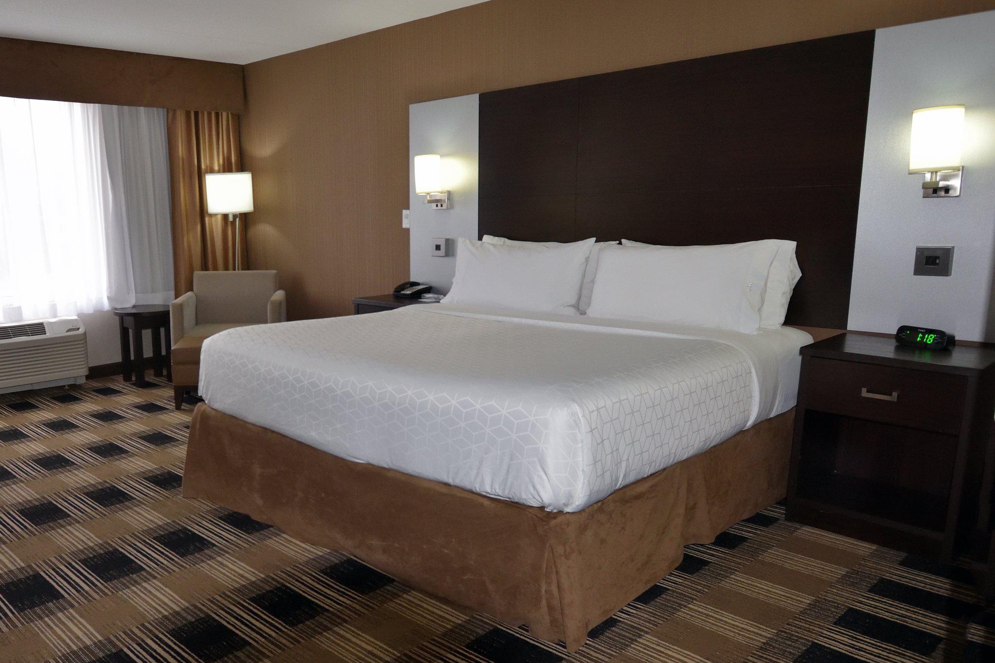 Images Holiday Inn Express & Suites Ottawa East - Orleans, an IHG Hotel