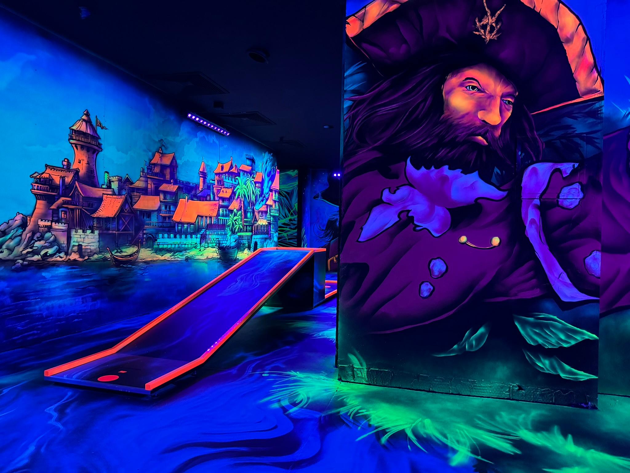 GlowZone 4D Schwarzlicht Minigolf Essen - West Borbeck, Wüstenhöferstraße 234 in Essen