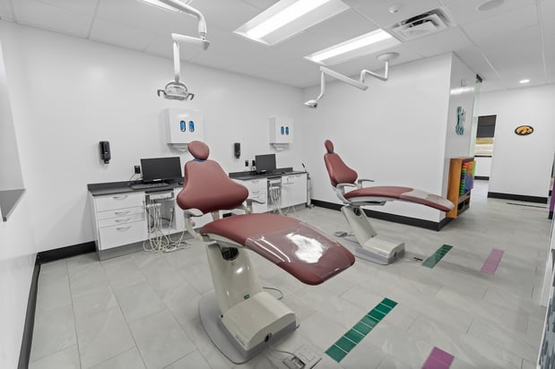 Images Kaaren Vargas, DDS