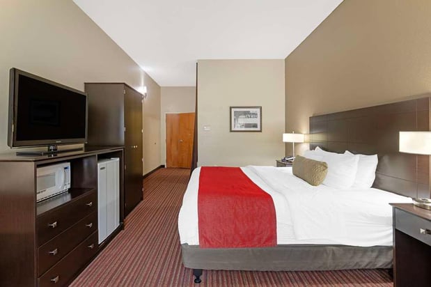 Images Best Western Plus Bradbury Inn & Suites