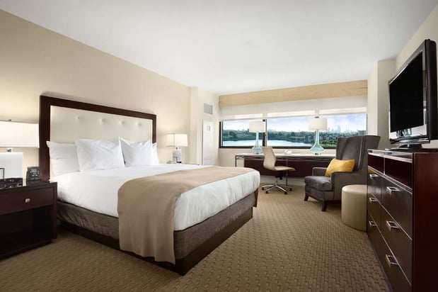 Images Hilton Miami Airport Blue Lagoon