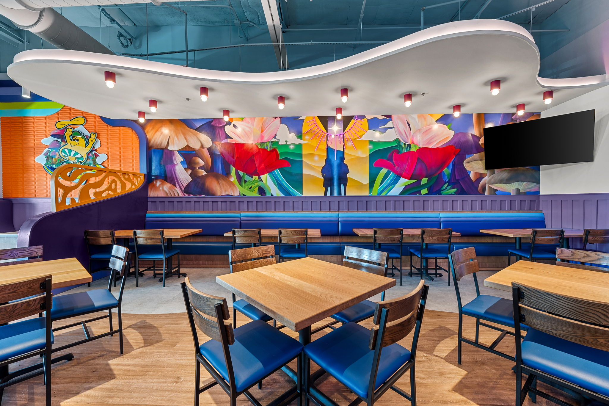 mellow mushroom interior dining room