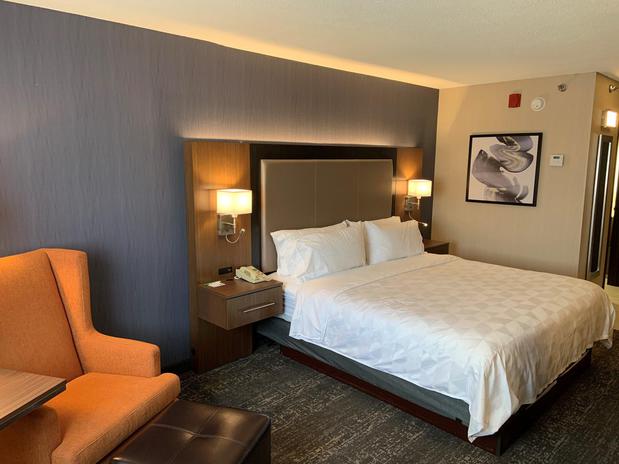 Images Holiday Inn & Suites Chicago-Carol Stream (Wheaton), an IHG Hotel