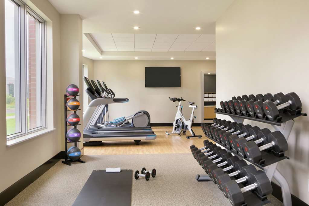 Health club  fitness center  gym Embassy Suites by Hilton Montreal Airport Pointe-Claire (514)426-5060