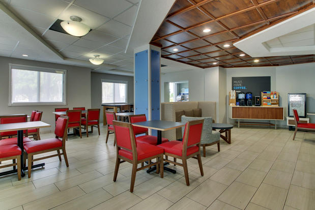 Images Holiday Inn Express West Palm Beach Metrocentre by IHG