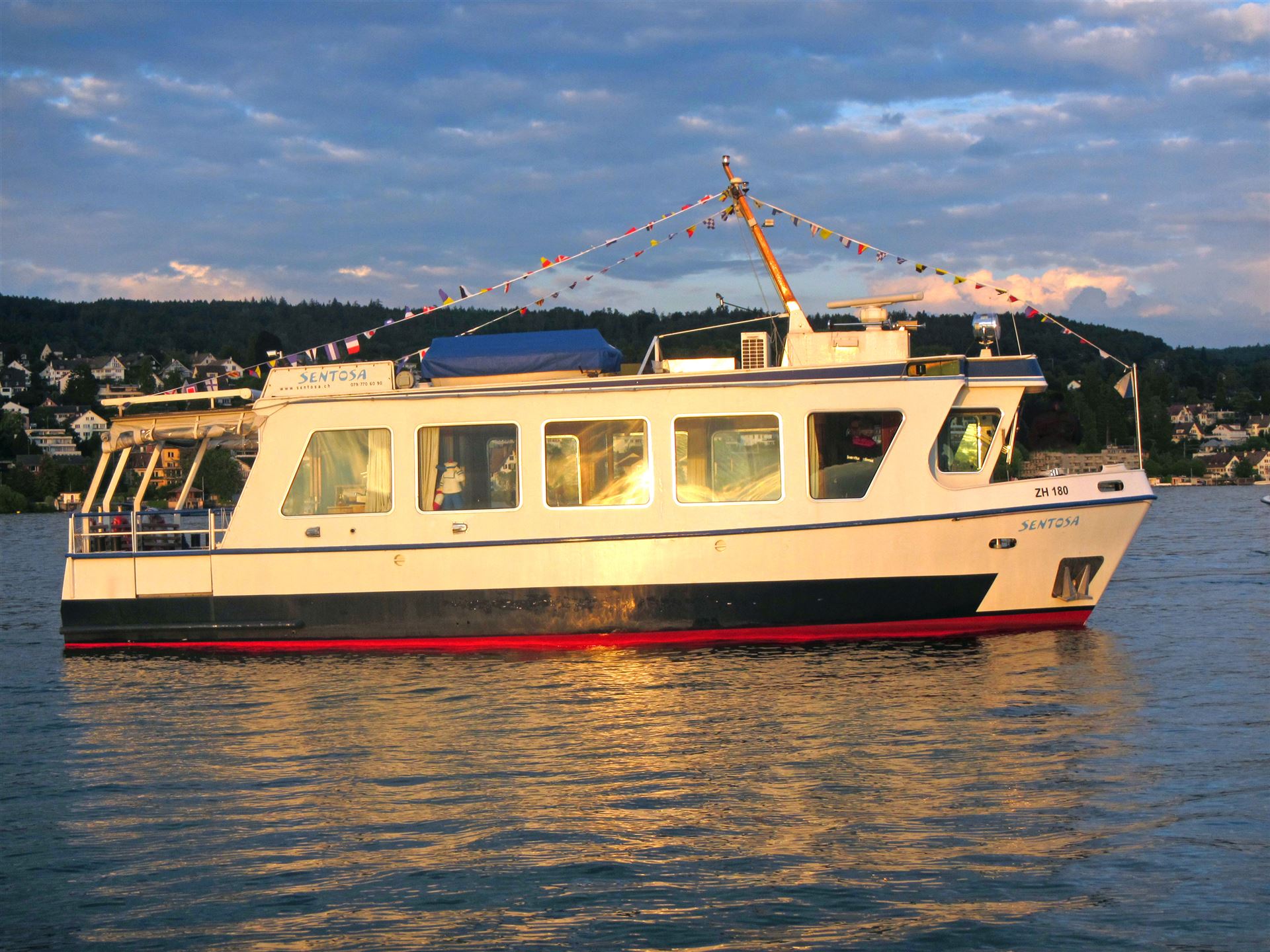 Schiffsbetrieb Sentosa AG, Mythenquai 25 in Zürich