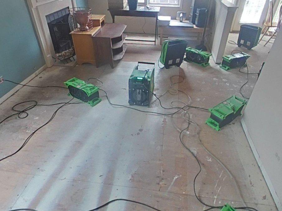 Removal of laminate flooring and base boards in the living room. SERVPRO of Evanston Evanston (847)763-7010