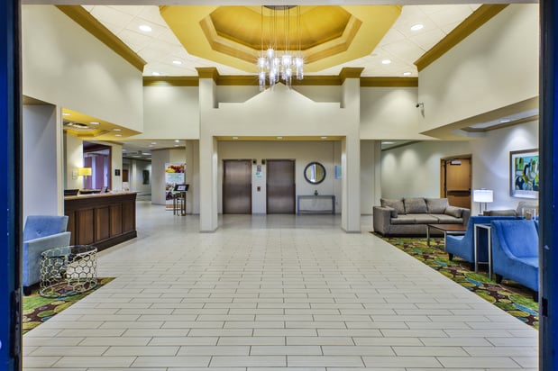 Images Holiday Inn & Suites Bolingbrook by IHG