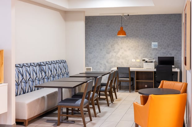 Images Holiday Inn Express & Suites Wichita Airport by IHG