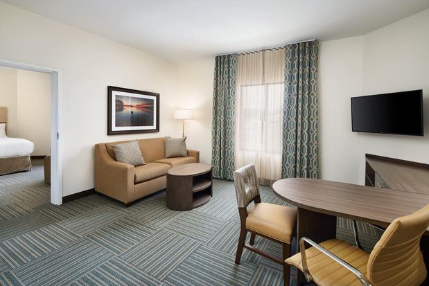 Images Candlewood Suites Building 10046